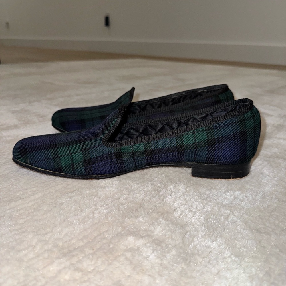 Elegant Plaid Loafers in Black and Green - Picture 11 of 15